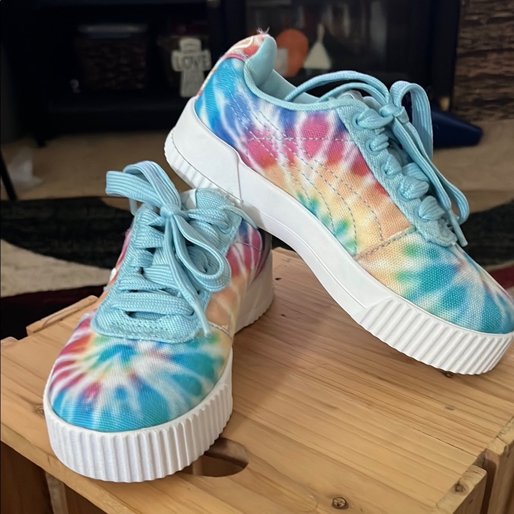 Puma Blue and Red Sneakers Vibrant Casual Style